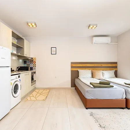 'ozi' Quite Place In Perfect Center Apartment