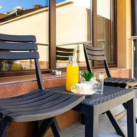 'ozi' Quite Place In Perfect Center Apartment